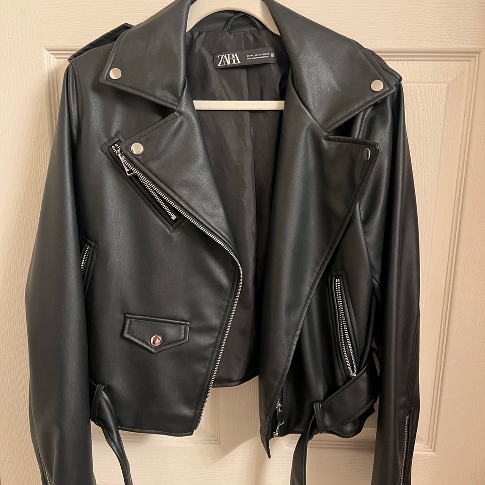 Zara Women's Sleek Black Leather Jacket